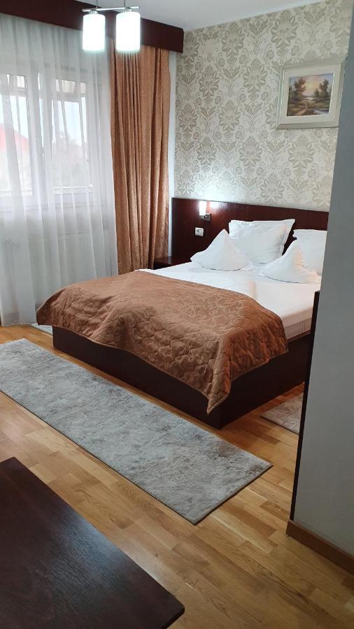Pensiunea Select Арад Экстерьер фото