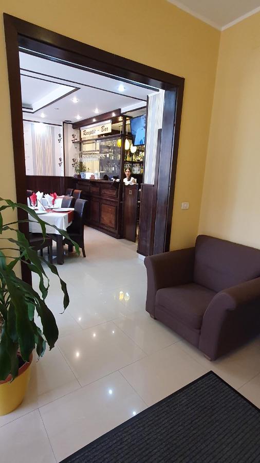 Pensiunea Select Арад Экстерьер фото