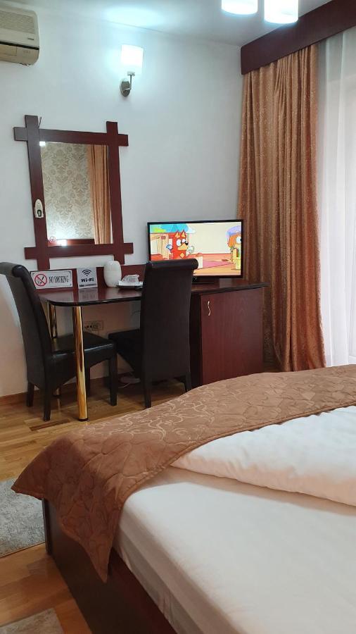 Pensiunea Select Арад Экстерьер фото