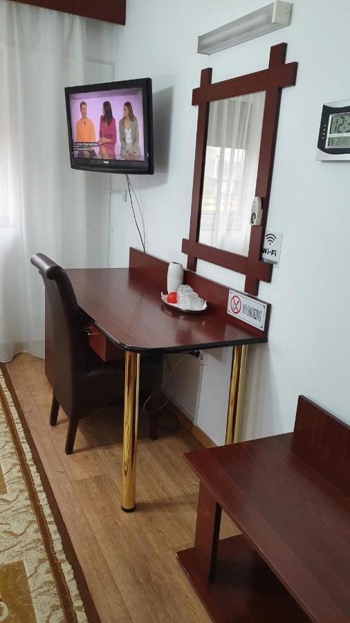 Pensiunea Select Арад Экстерьер фото