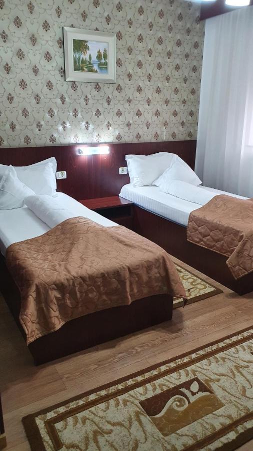 Pensiunea Select Арад Экстерьер фото