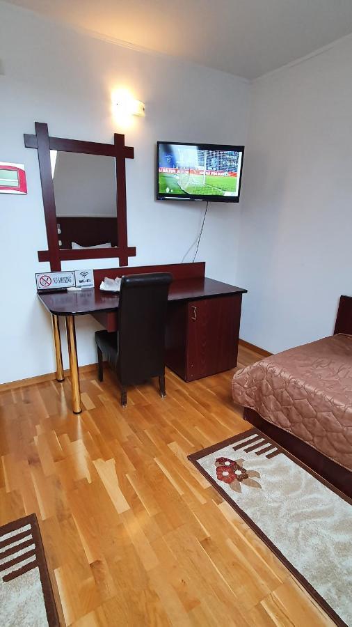 Pensiunea Select Арад Экстерьер фото