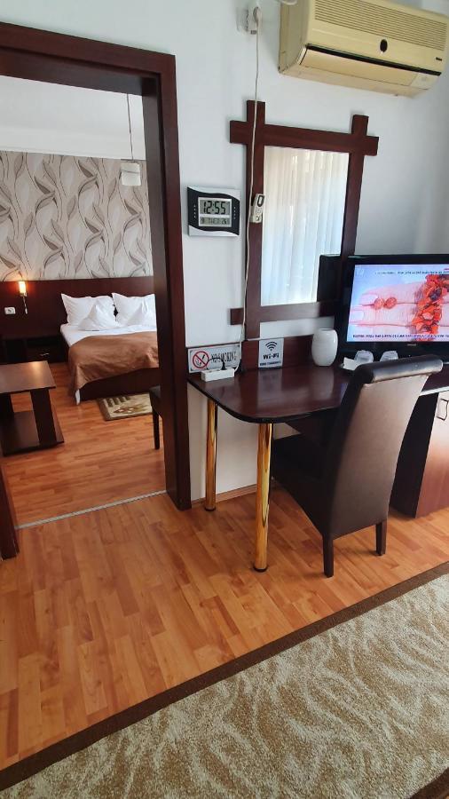 Pensiunea Select Арад Экстерьер фото