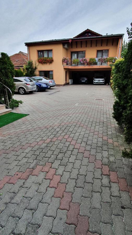 Pensiunea Select Арад Экстерьер фото