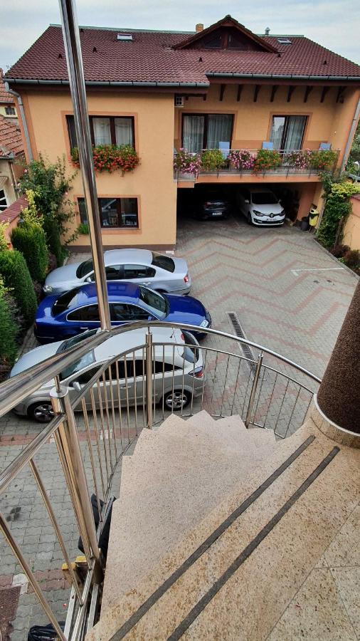 Pensiunea Select Арад Экстерьер фото