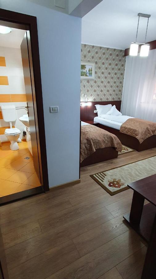 Pensiunea Select Арад Экстерьер фото