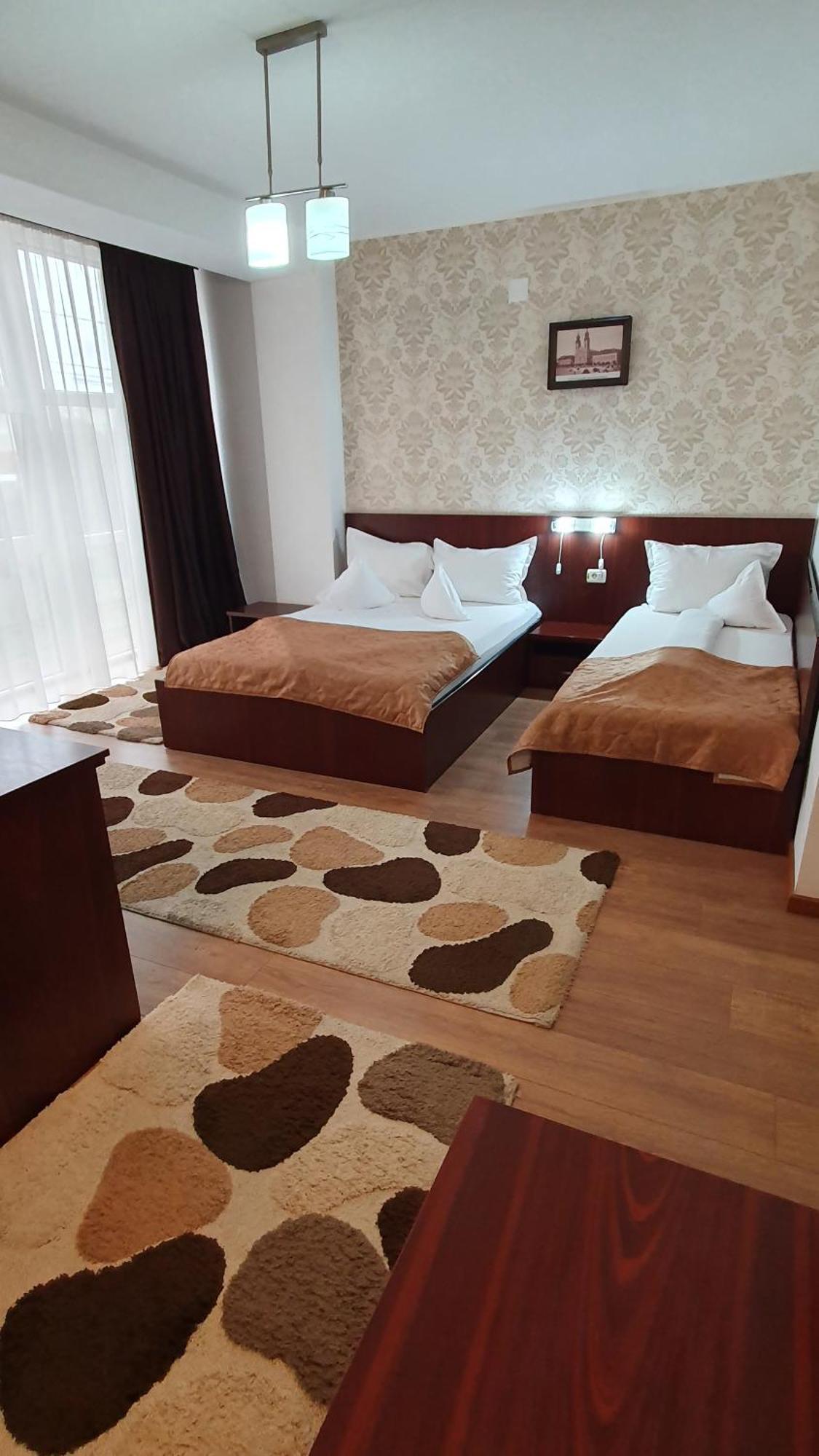 Pensiunea Select Арад Экстерьер фото