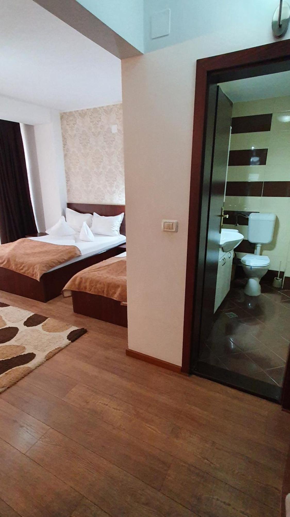 Pensiunea Select Арад Экстерьер фото