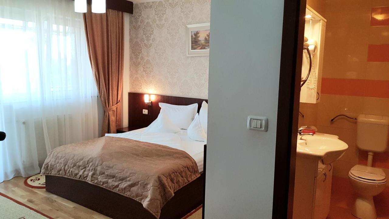 Pensiunea Select Арад Экстерьер фото